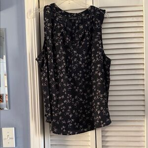 Hawthorn Black Floral Sleeveless Shirt